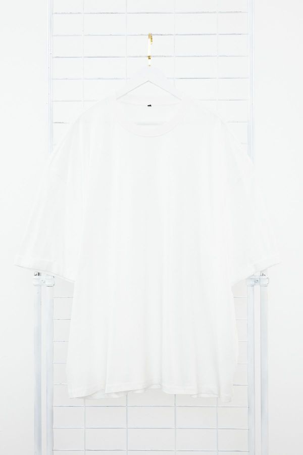 Trendyol Trendyol Plus Size Ecru Oversize/Wide Cut 100% Cotton T-Shirt