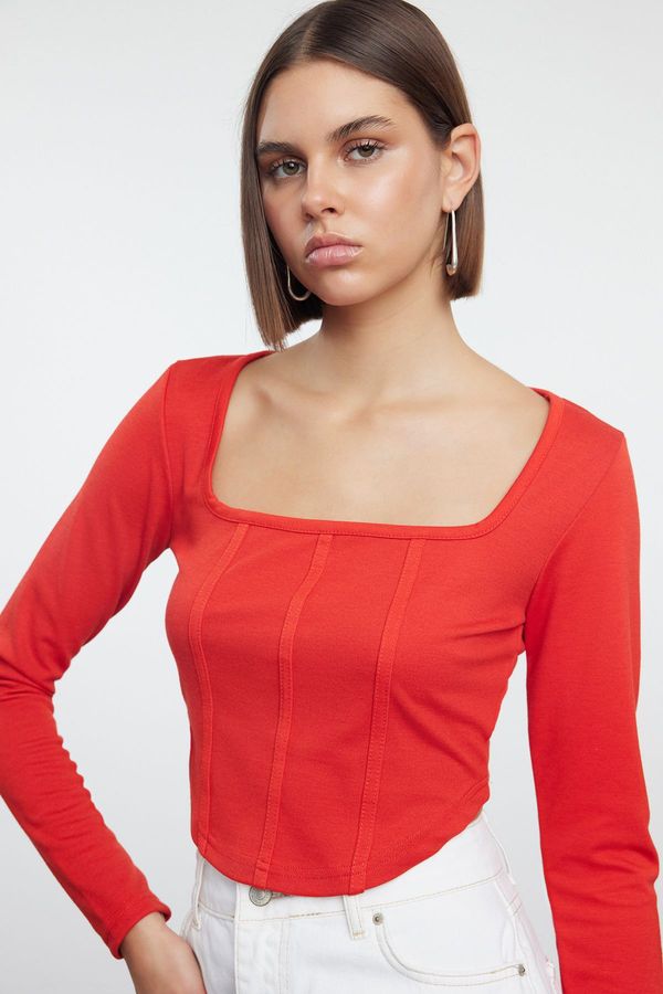 Trendyol Trendyol Red Piping Detailed Square Neck Fitted Crop Interlock Knitted Blouse