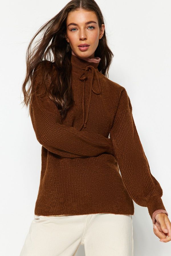 Trendyol Trendyol rjavi kontrastni pulover za pletenine z mehko teksturo