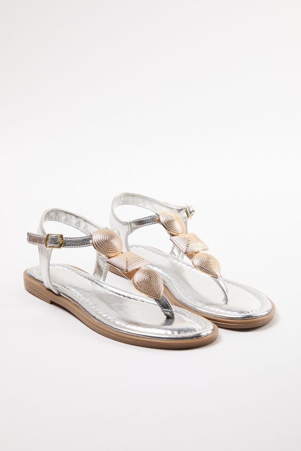 Trendyol Trendyol Silver Metal Accessory Detailed Women's Flip-Flop Sandals