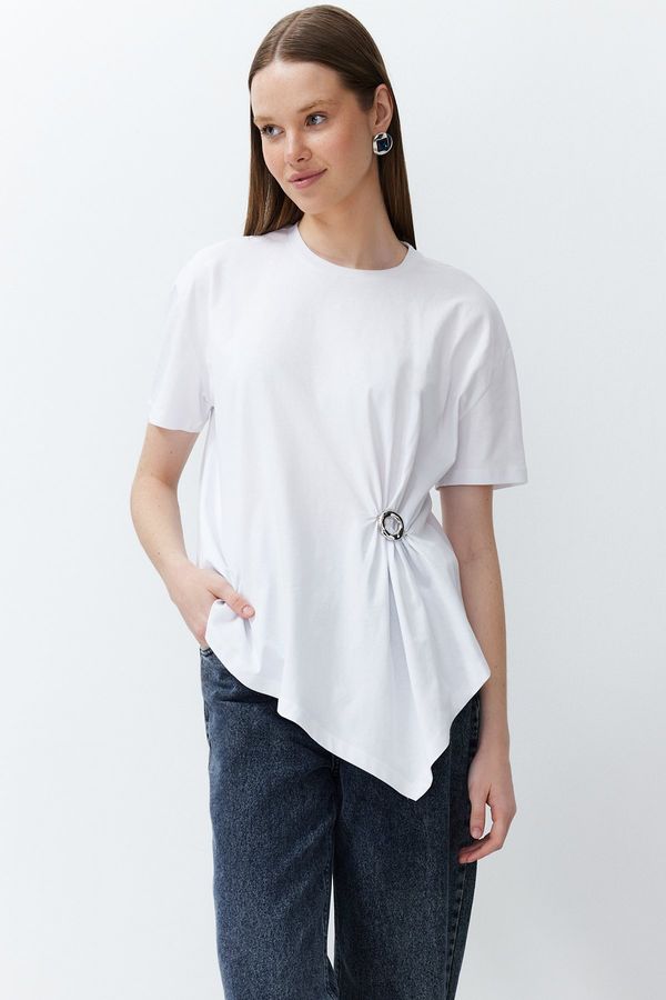 Trendyol Trendyol White 100% Cotton Asymmetrical Knitted T-Shirt with Gold Accessory Detail