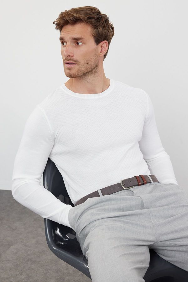 Trendyol Trendyol White Slim Fit Crew Neck Textured Knitwear Sweater