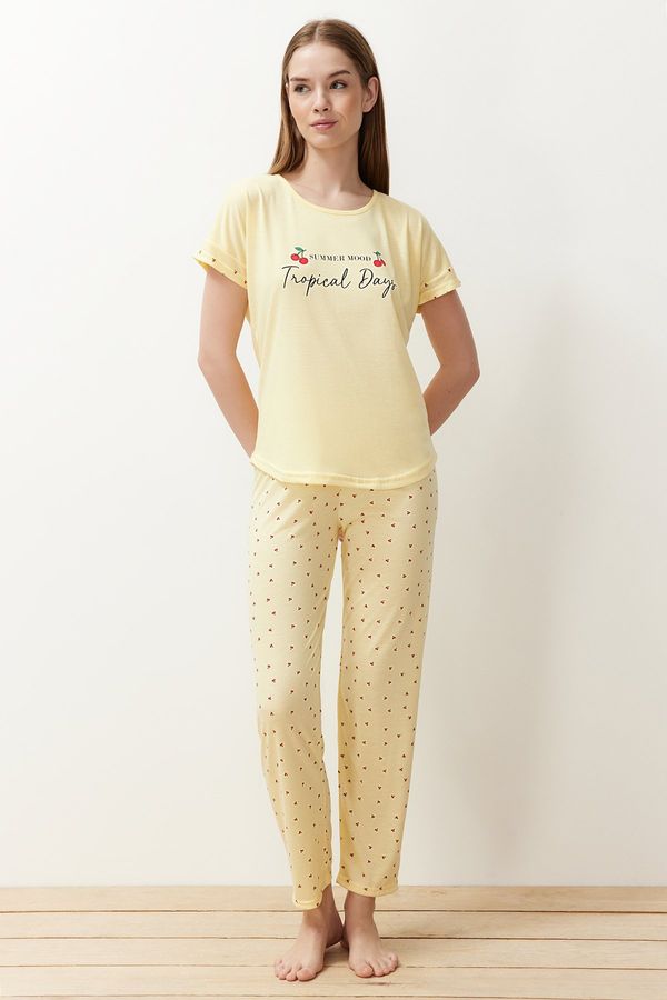 Trendyol Trendyol Yellow Cherry Patterned Slogan Printed Knitted Pajamas Set
