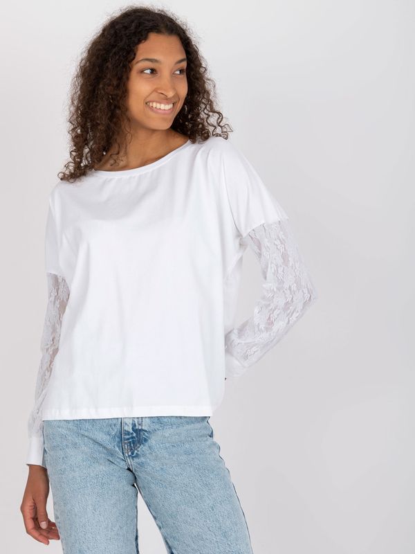 Fashionhunters White blouse with lace sleeves Shantelle RUE PARIS