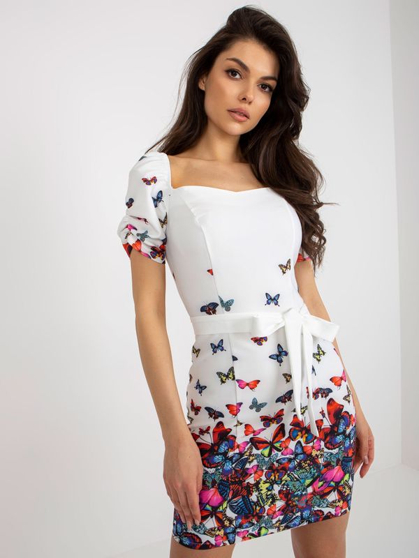 Fashionhunters White fitted cocktail dress with print