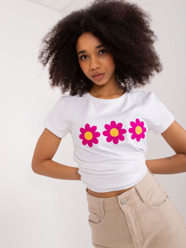 Fashionhunters White T-shirt with floral appliqué BASIC FEEL GOOD