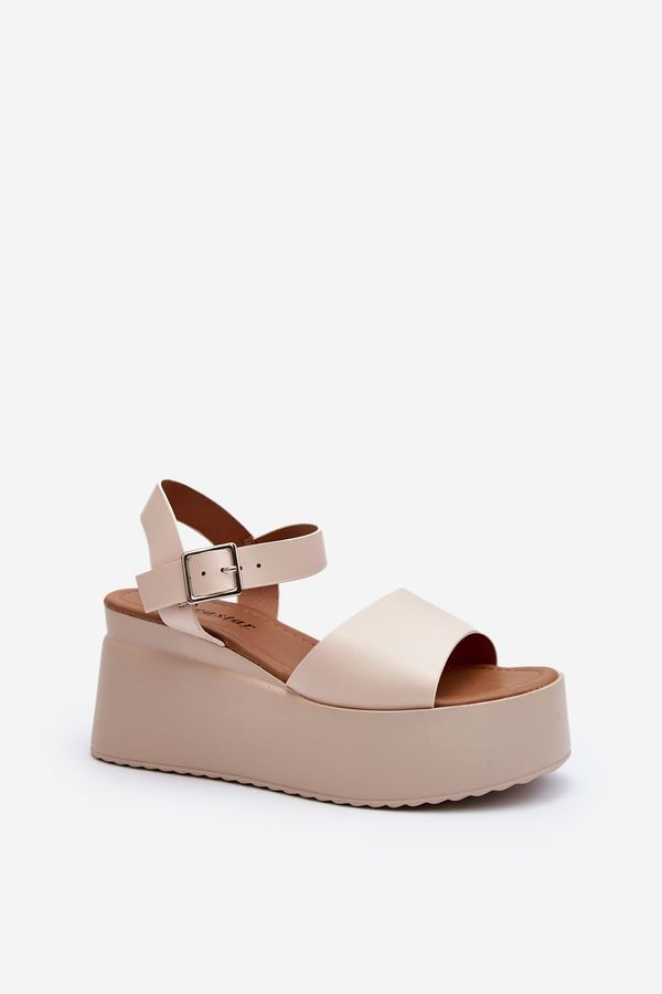 Kesi Women's beige wedge sandals Geferia