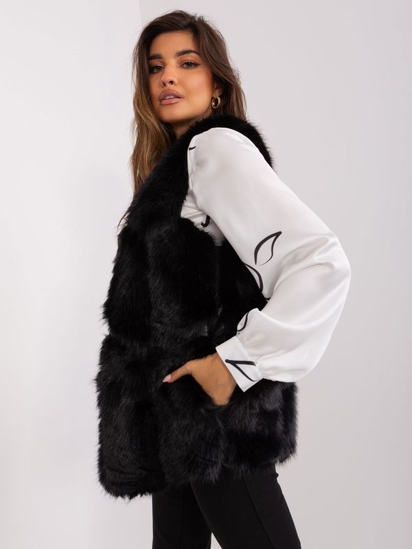 Fashionhunters Women's black vest made of eco-fur