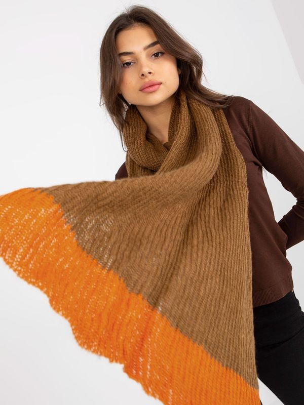 Fashionhunters Women's camel and orange knitted scarf