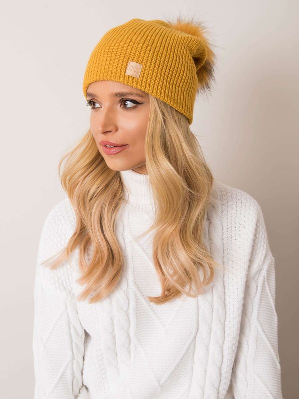 Fashionhunters Women's cap RUE PARIS Mustard