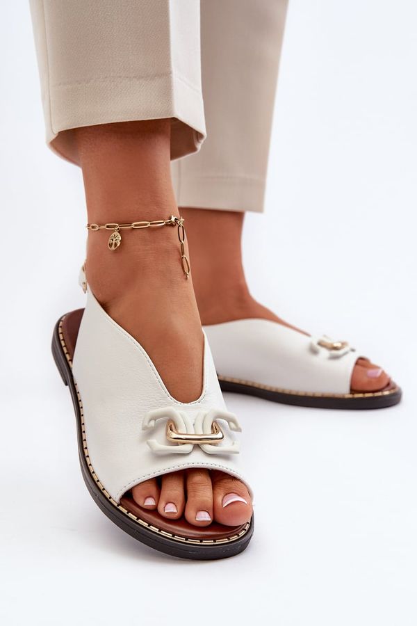 Kesi Women's flat-heeled sandals with embellishments, white Loraeleh