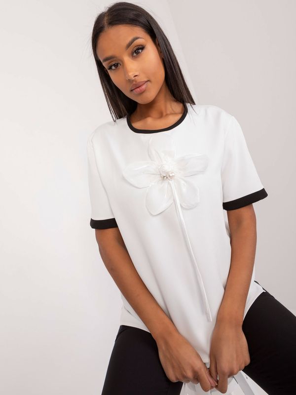 Fashionhunters Women's formal blouse Ecru with slits