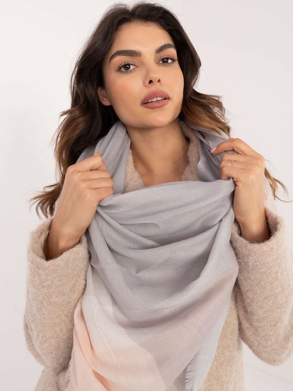 Fashionhunters Women's grey scarf with fringe