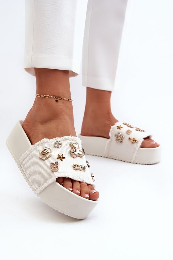 Kesi Women's platform slippers with pins, white Zranesia