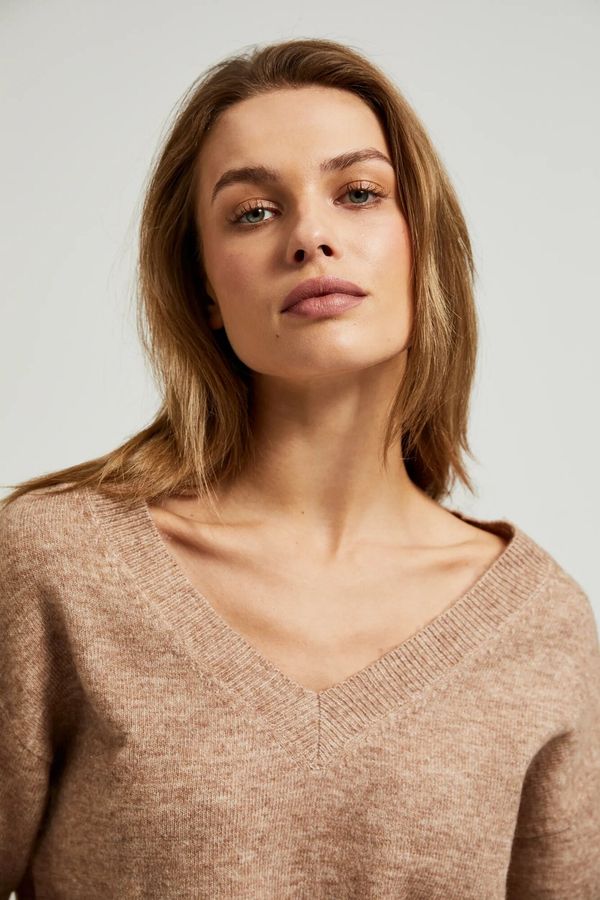 Moodo Women's straight cut sweater with V-neck MOODO - beige