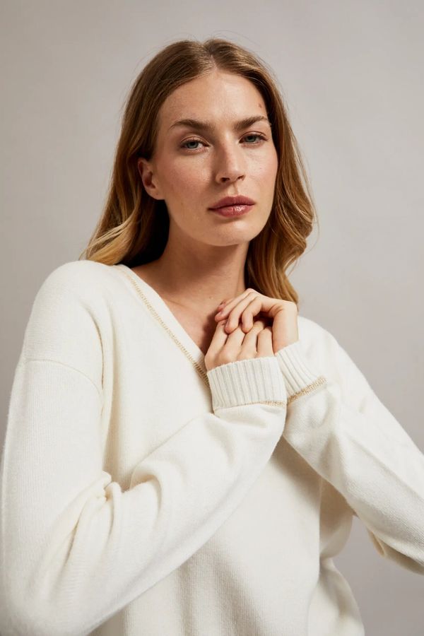Moodo Women's sweater with V-neck MOODO - cream