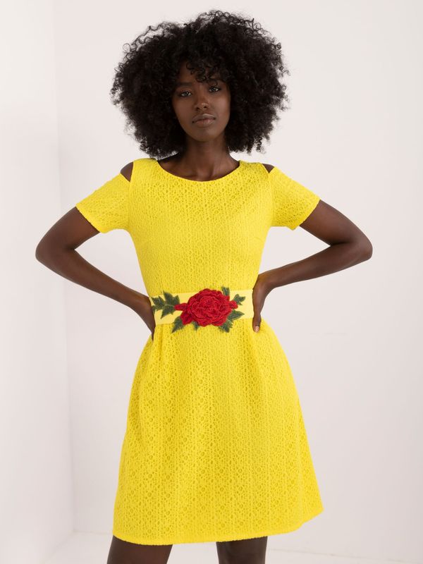 Fashionhunters Yellow cocktail dress with appliqué