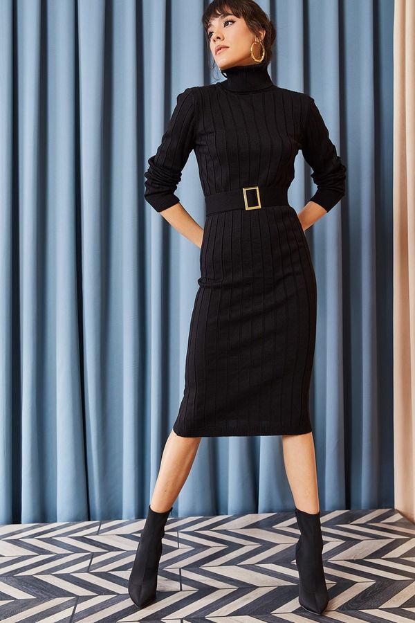 Olalook Ženska črna debela rebrasta puloverska obleka Olalook s pasom