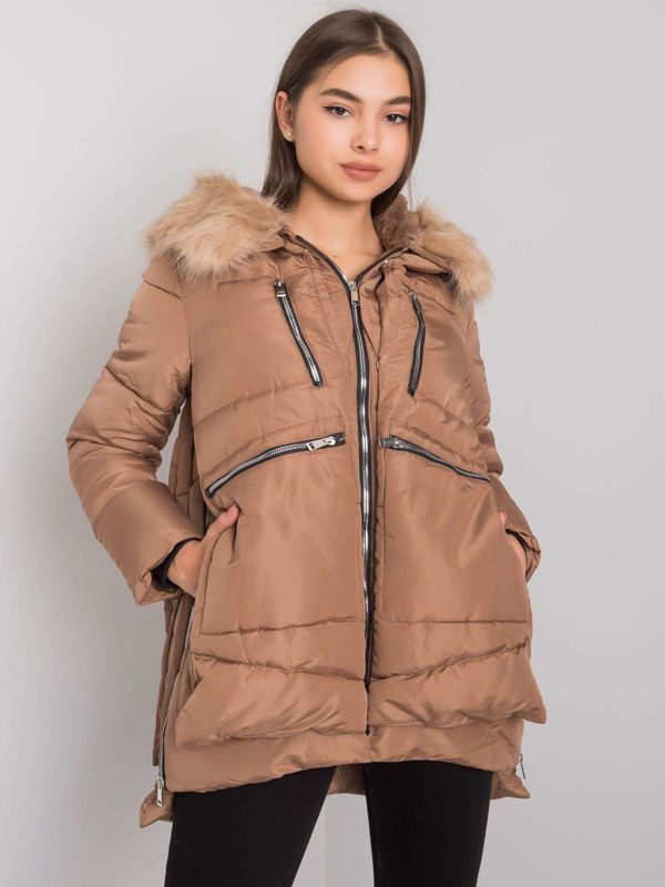 Fashionhunters Ženska kamela zimska jakna s kapuco