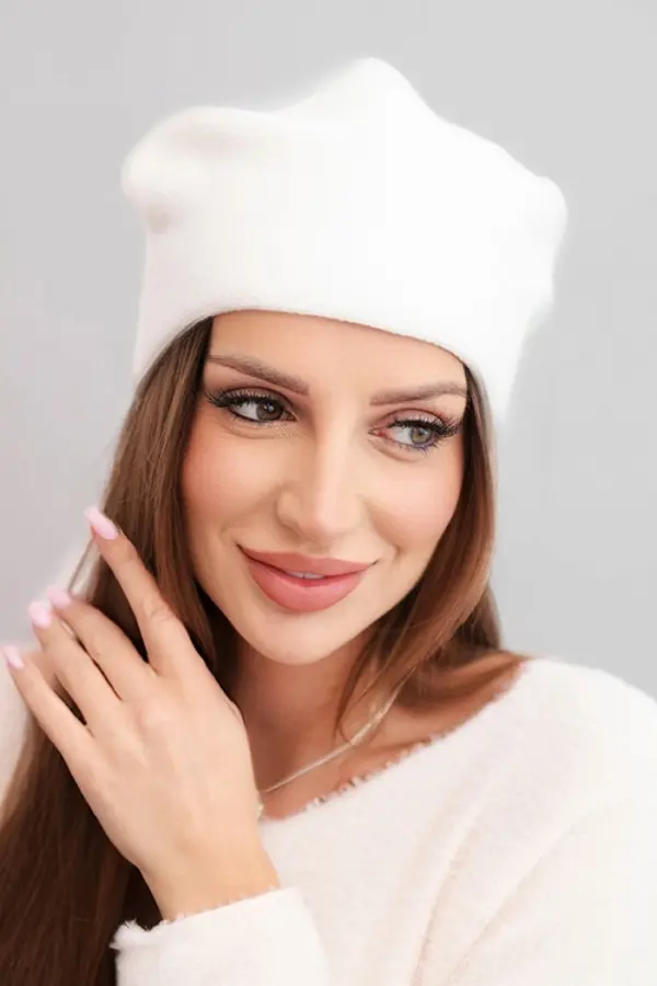 Kesi Ženska klasična volnena kapa Kesi K420 bela