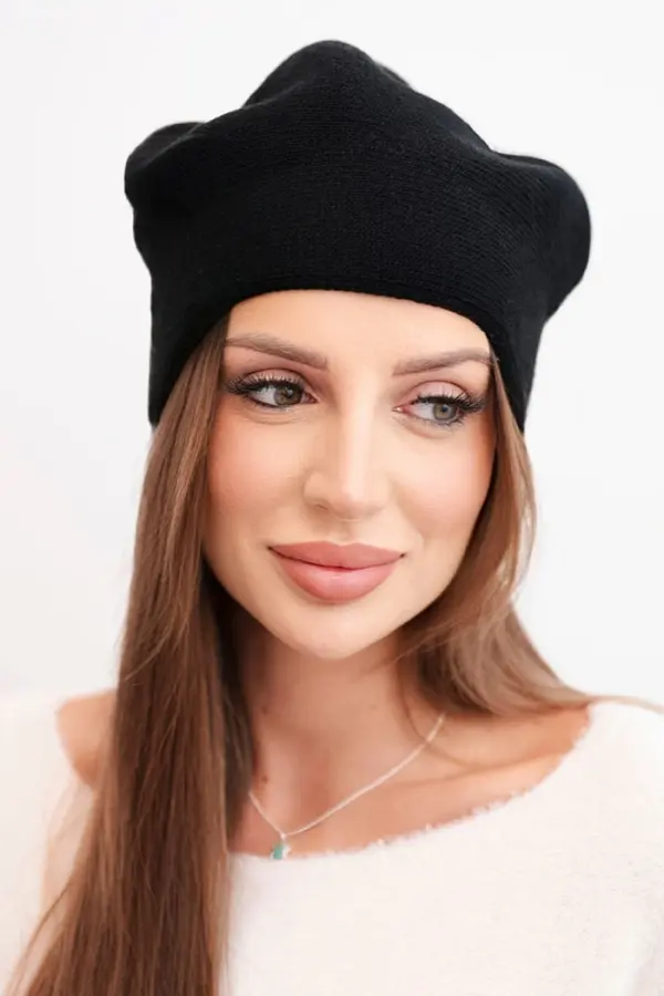 Kesi Ženska klasična volnena kapa Kesi K420 črne barve