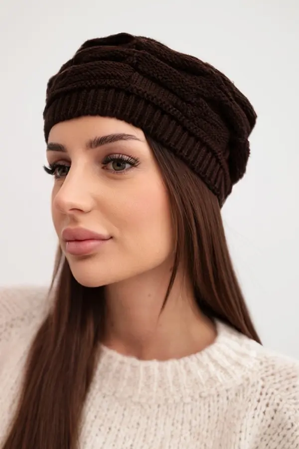 Kesi Ženska zimska kapa K397 z okrasnim vzorcem