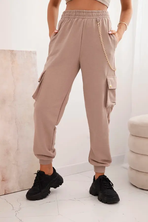 Kesi Ženske bež cargo hlače z žepi in verižico