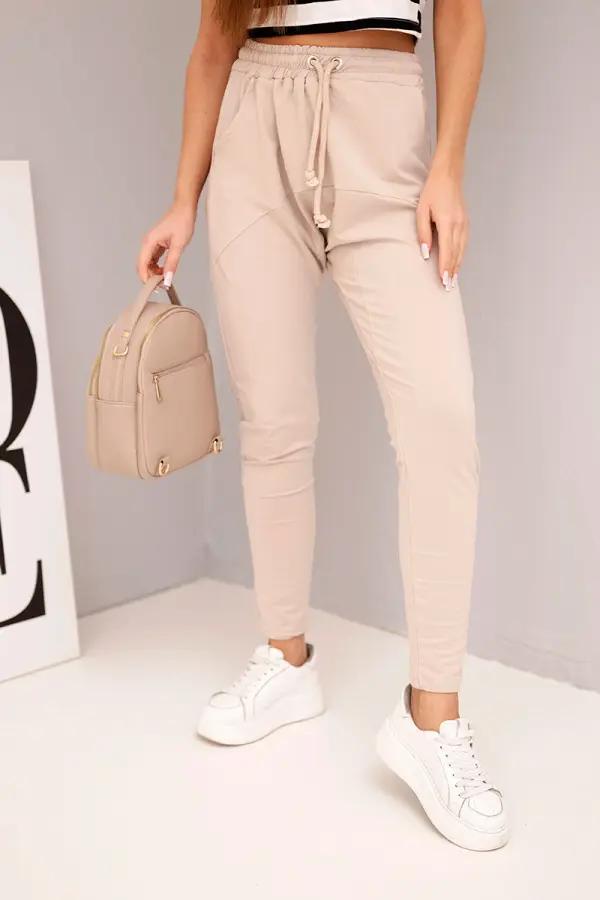 Kesi Ženske bež cargo hlače z žepi in verižico