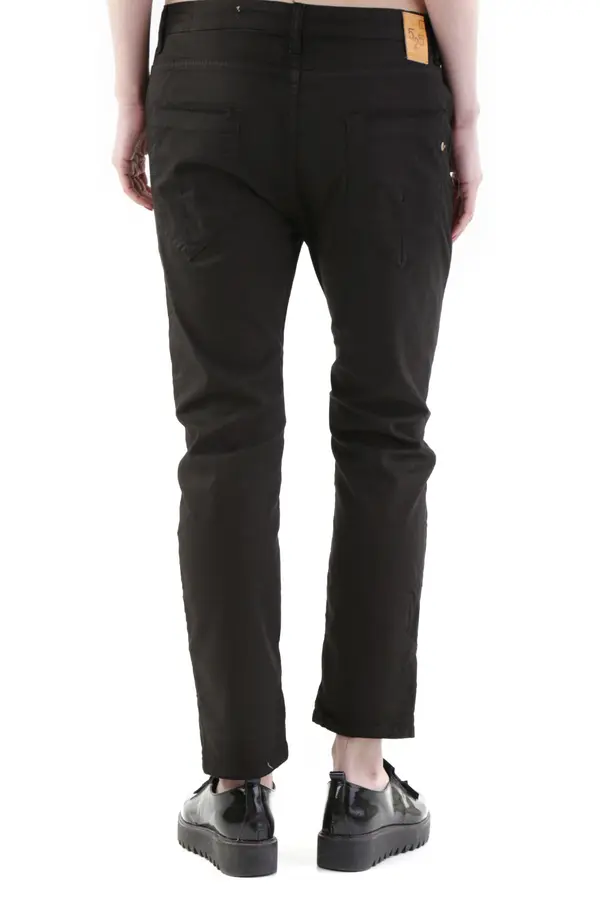 525 Ženske črne kavbojke