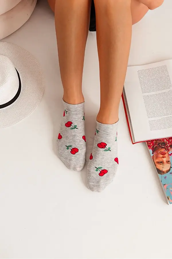 Milena Ženske gležnjarčke Milena z vzorcem češnje