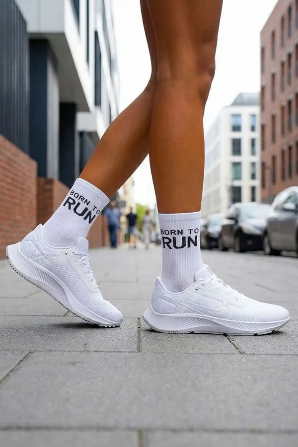 Milena Ženske nogavice BORN TO RUN bele