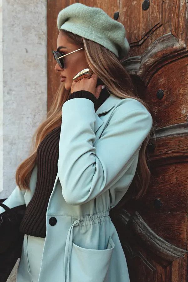 Made Of Emotion Ženski blazer z nabranim pasom - mint