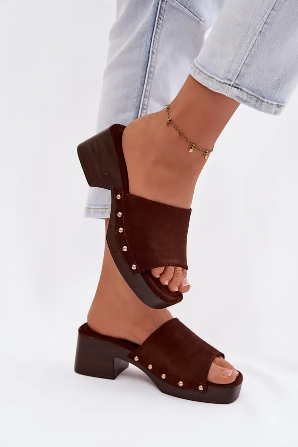 Boto Ženski copati s platformo in okrasnimi zaponkami