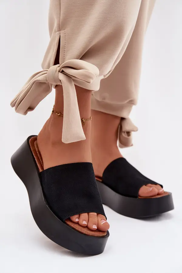 Boto Ženski copati s platformo Liorisse črne barve