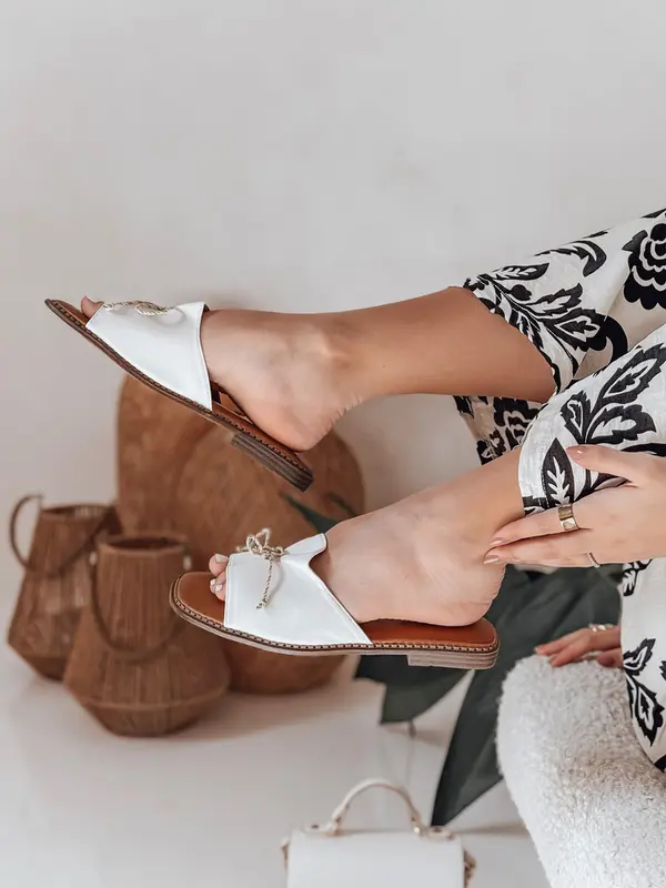 DStreet Ženski copati z pentljo KISSBOW beli