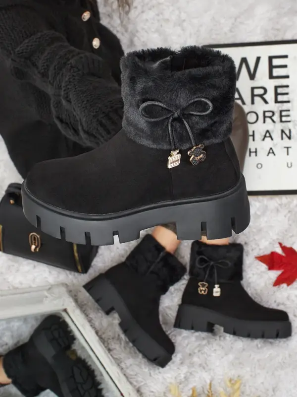 Resti Ženski gležnjarji Resti iz eko semiša s krznom