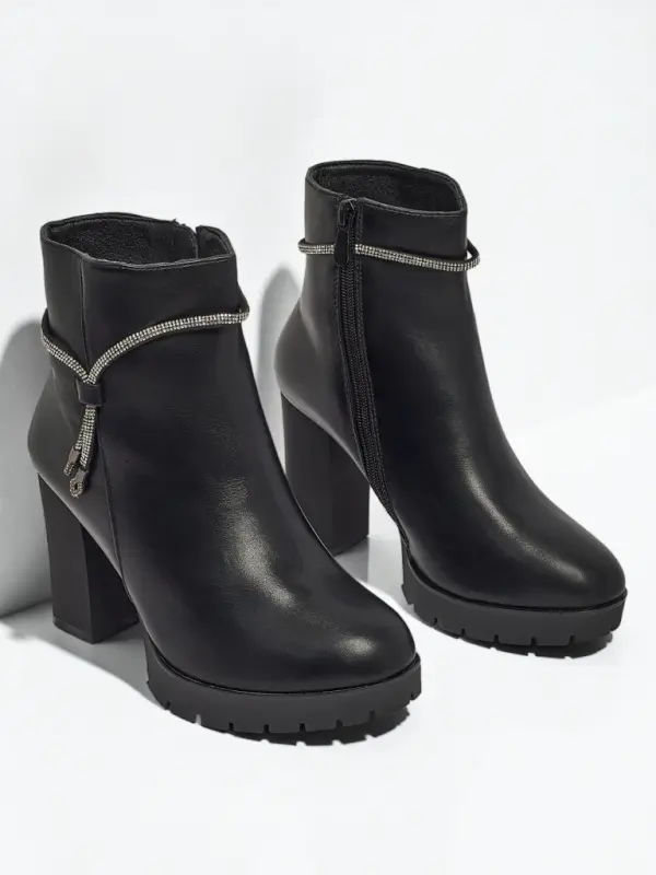 Resti Ženski gležnjarji s peto