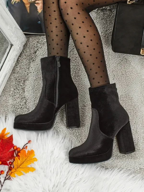 Resti Ženski gležnjarji s peto Resti