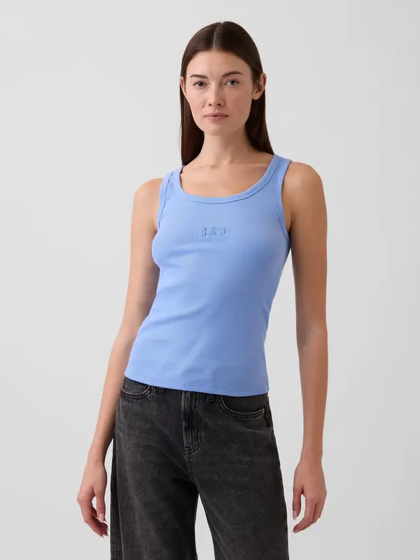 GAP Ženski rebrast top GAP z logotipom