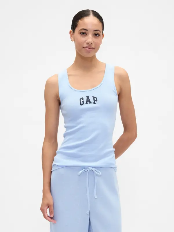 GAP Ženski rebrast top GAP z logotipom