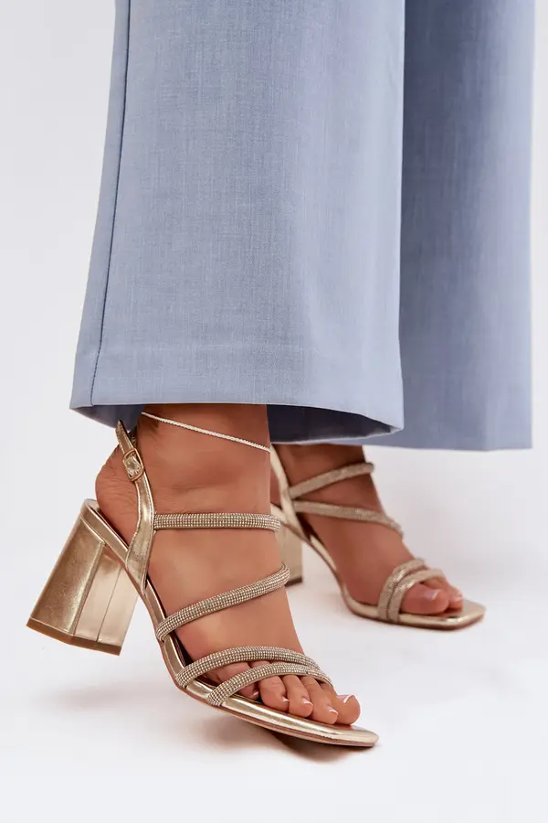 Boto Ženski sandali s paščki in okrasnimi kamni