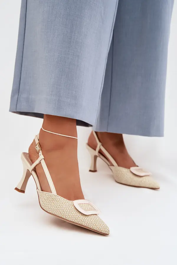 Boto Ženski sandali s peto Boto z okrasnim elementom bež barve