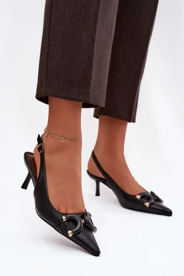 Boto Ženski sandali s peto in okrasnimi detajli