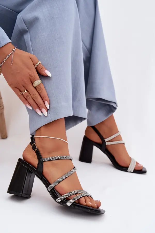 Boto Ženski sandali s peto in okrasnimi kamni Brelia