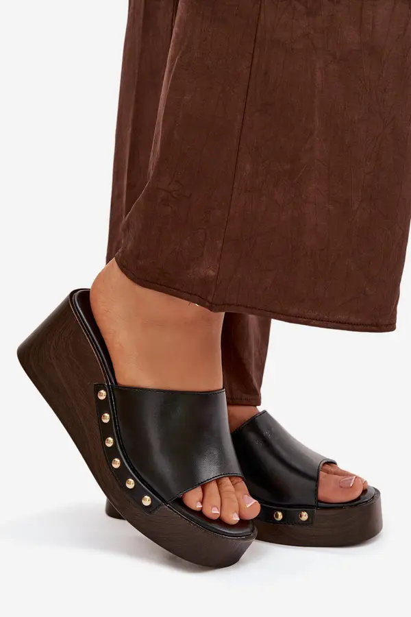 Boto Ženski sandali s platformo in okrasnimi čepki