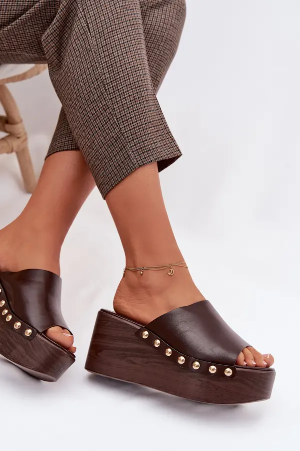 Boto Ženski sandali s platformo in usnjenim dizajnom