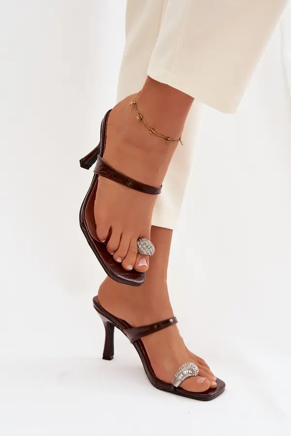 Boto Ženski sandali z visoko peto in okrasnimi detajli