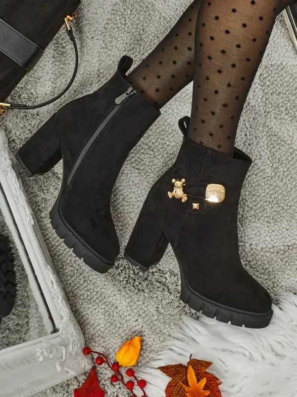 Resti Ženski semiš gležnjarji s peto