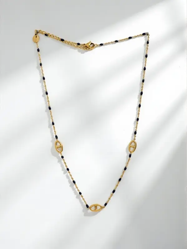 Resti Zlata ogrlica Aurelia Nero s črnimi perlicami