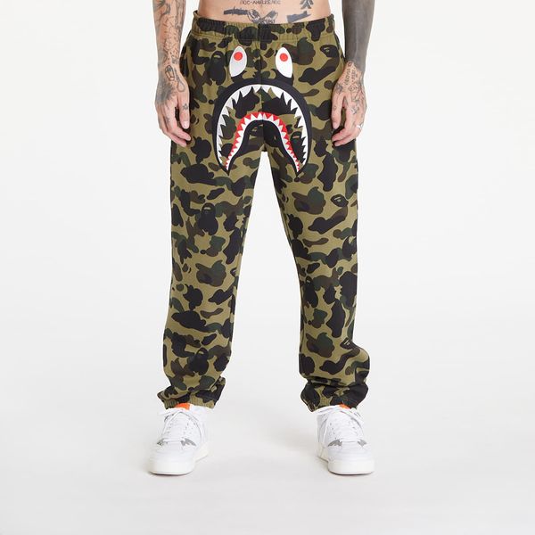 A BATHING APE Hlače A BATHING APE 1St Camo Shark Sweatpants Green XXL